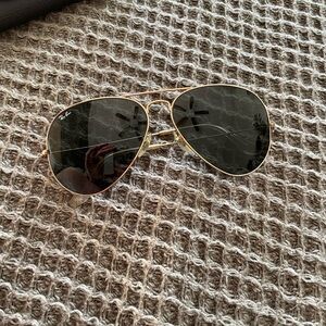 Ray-Ban Classic Gold Frame Aviator Sunglasses